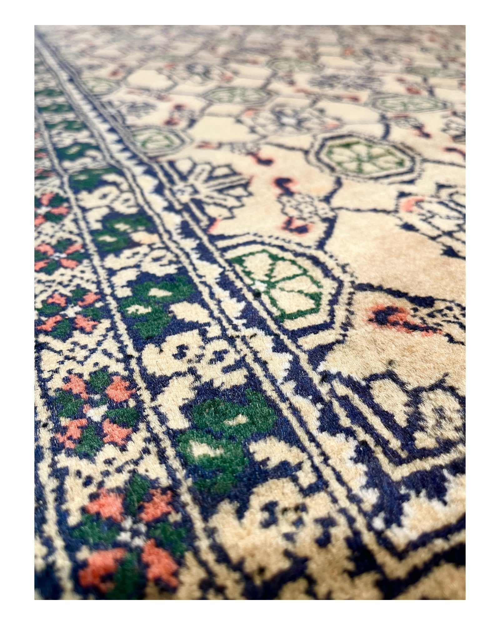 284cm x 200cm Pale yellow Yousefi Rug