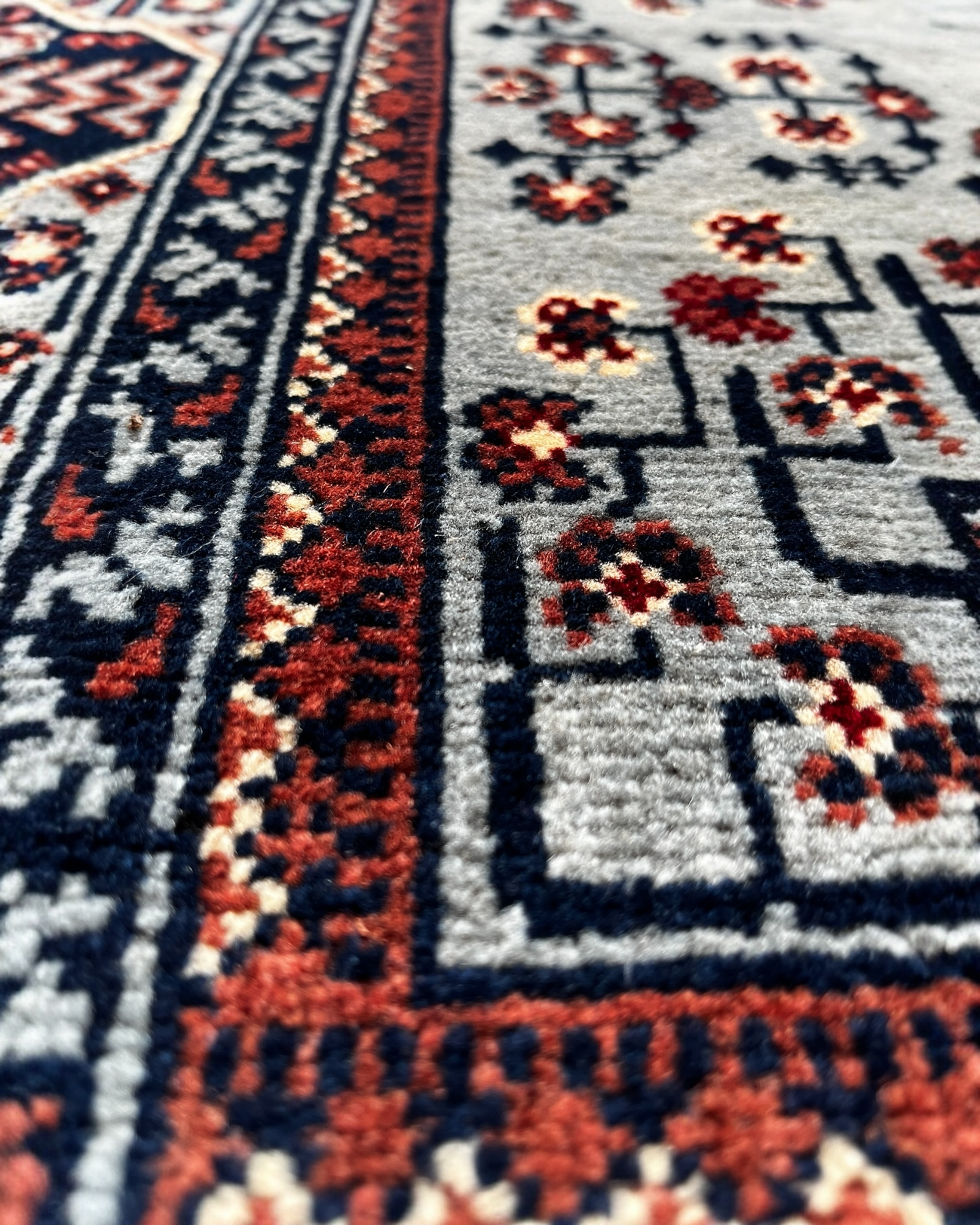 130cm x 85cm Grey & Navy Prayer Rug