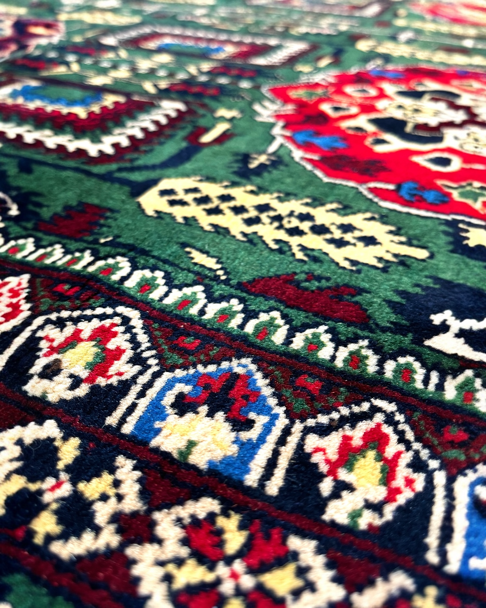 200cm x 152cm Green & Red Charshango Rug