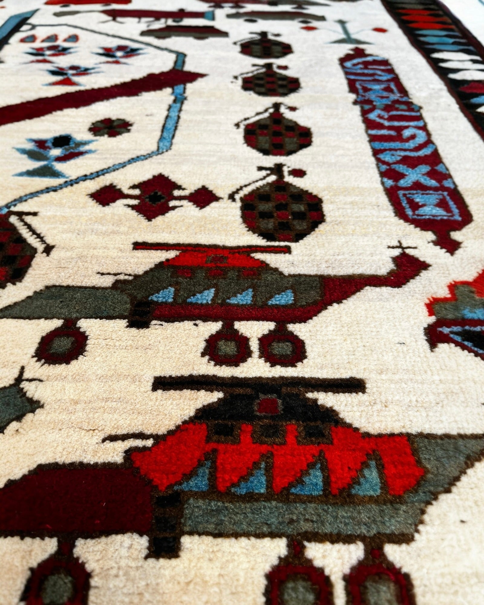 120cm x 86cm Cream & Burgundy War Rug