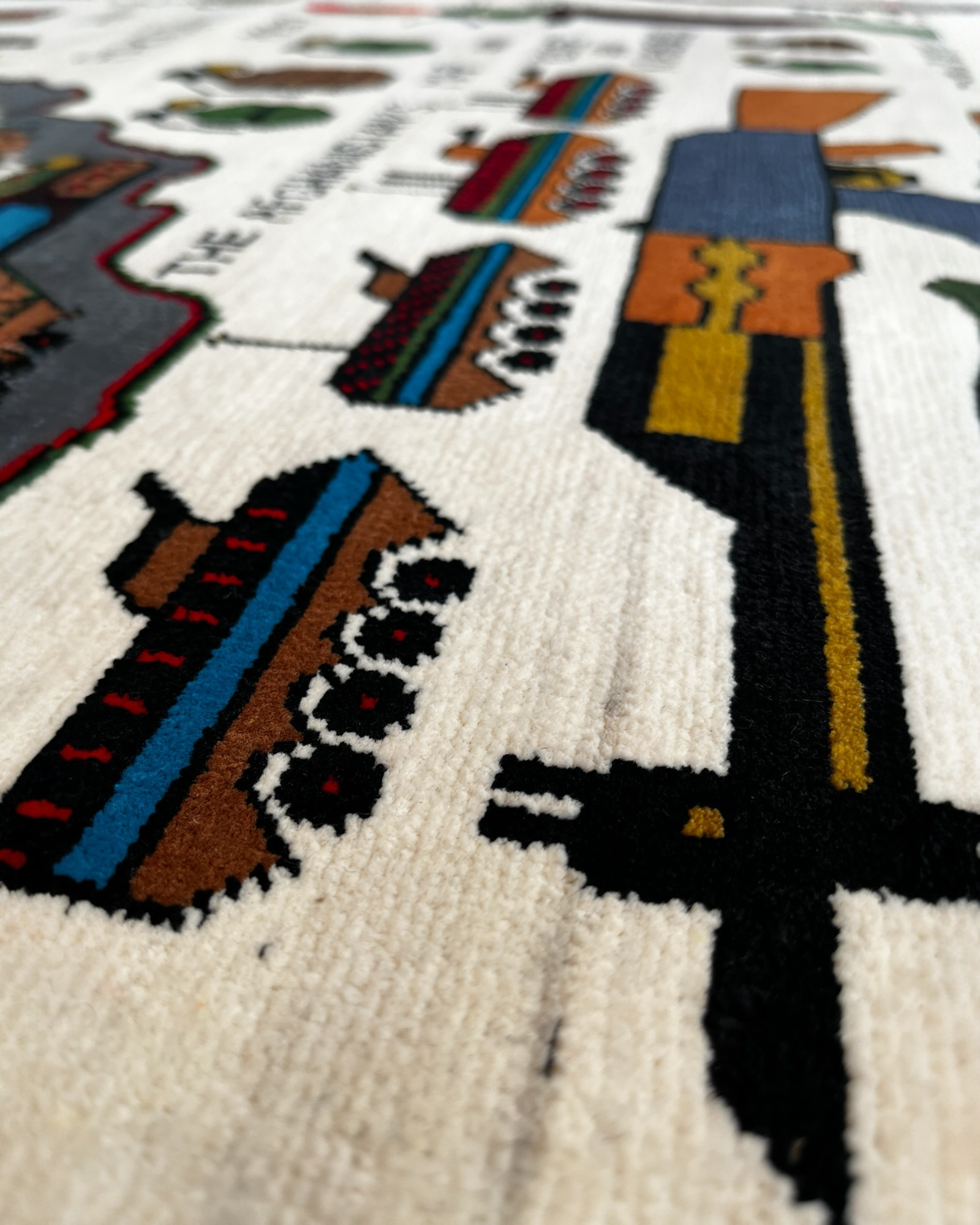 113cm x 90cm White & Grey War Rug