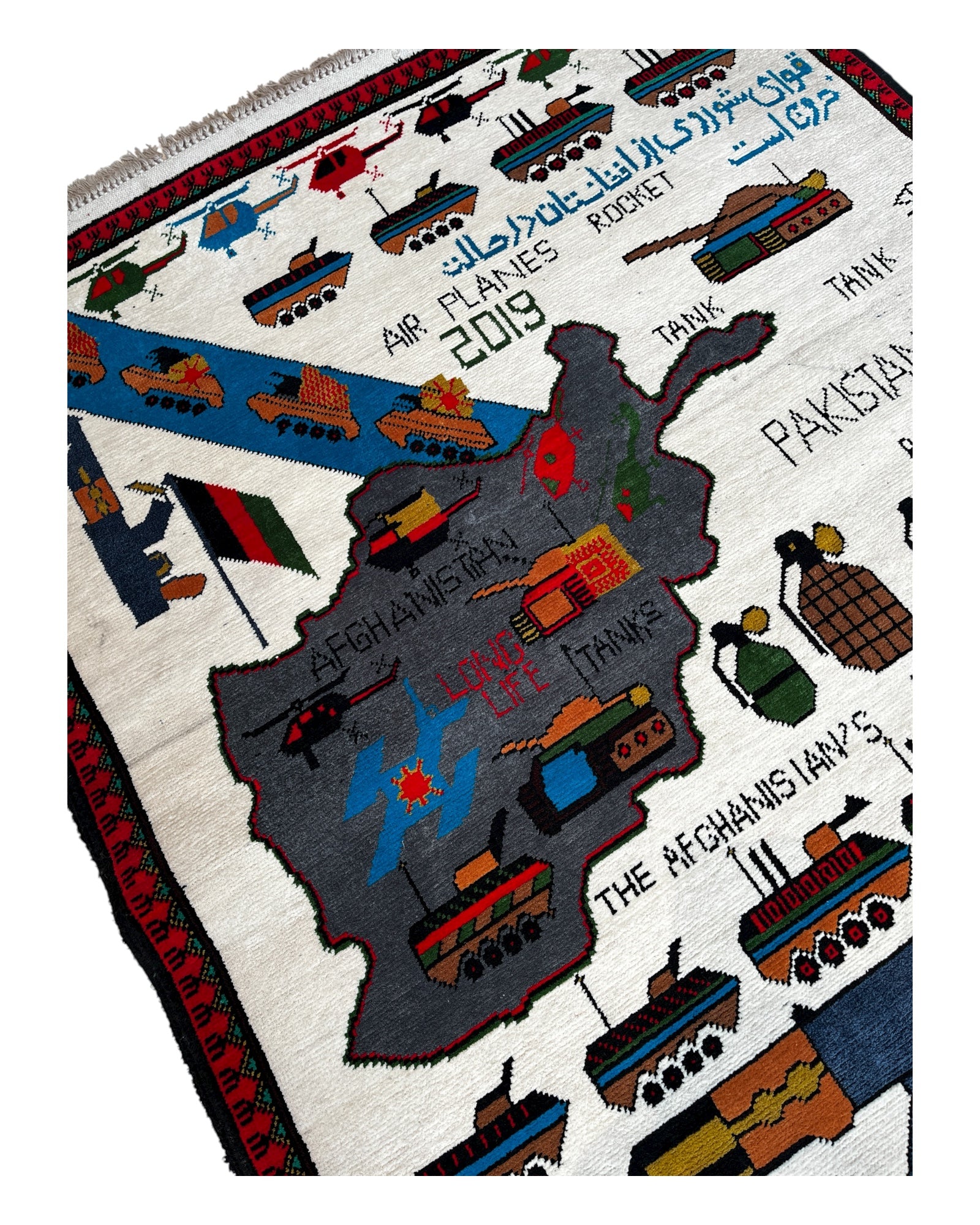 113cm x 90cm White & Grey War Rug