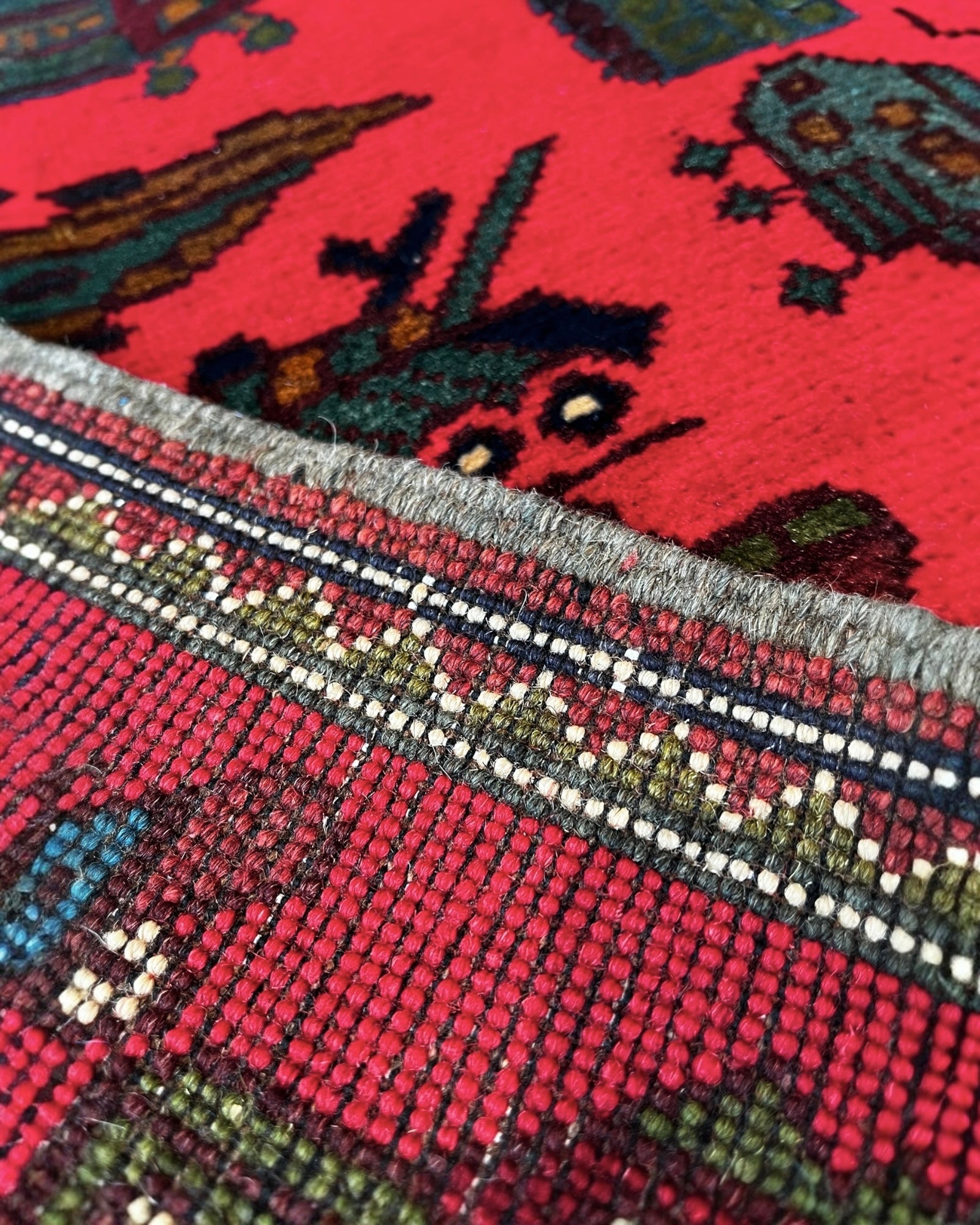 86cm x 63cm Red & Green War Rug