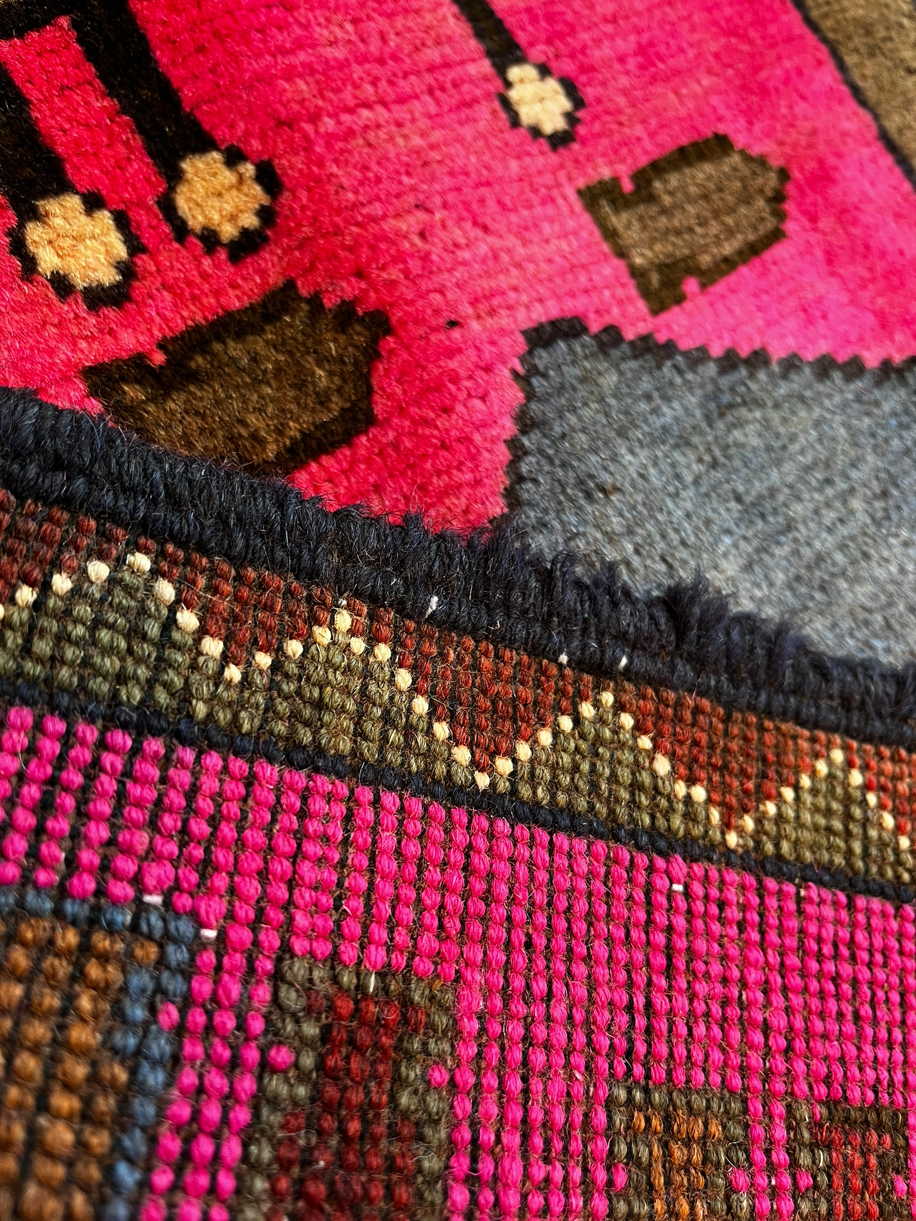 80cm x 60cm Hot Pink War Rug