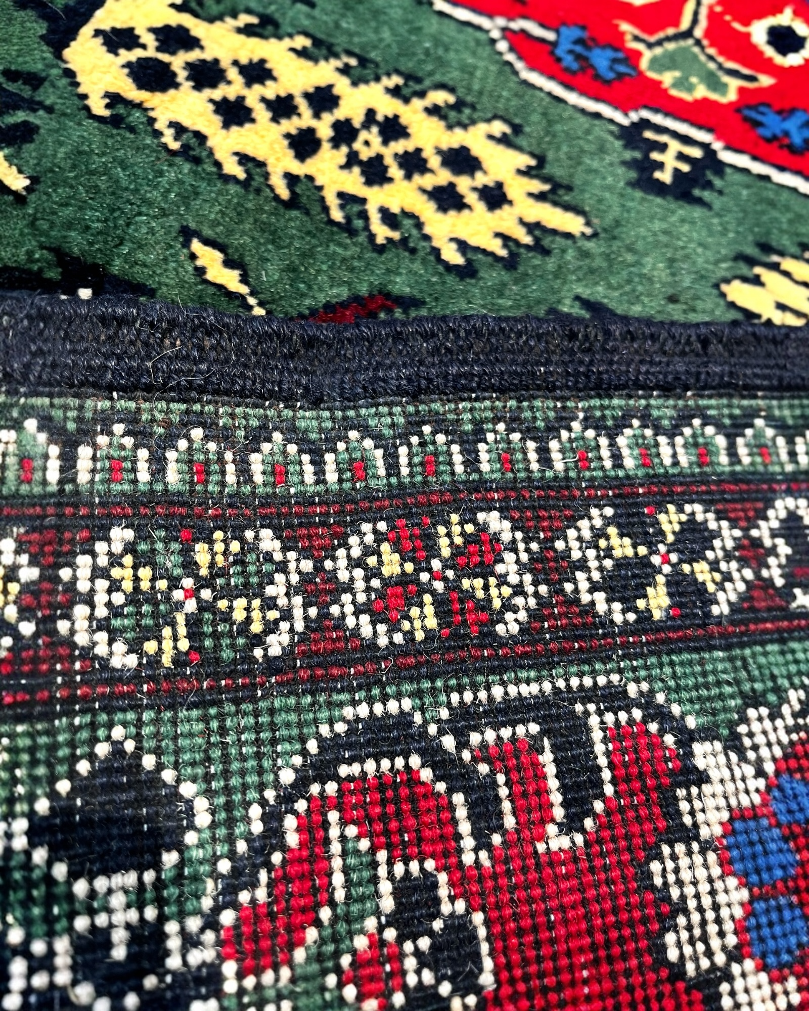 200cm x 152cm Green & Red Charshango Rug